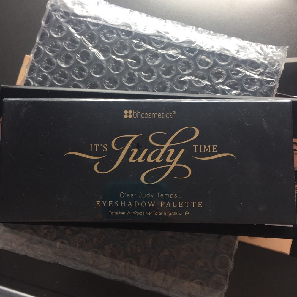 Bh cosmetics ITS JUDY TIME eyeshadow palette